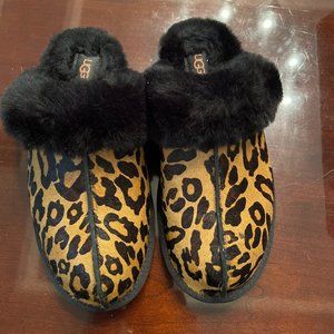 Ugg leopard slippers with furry inside size 8